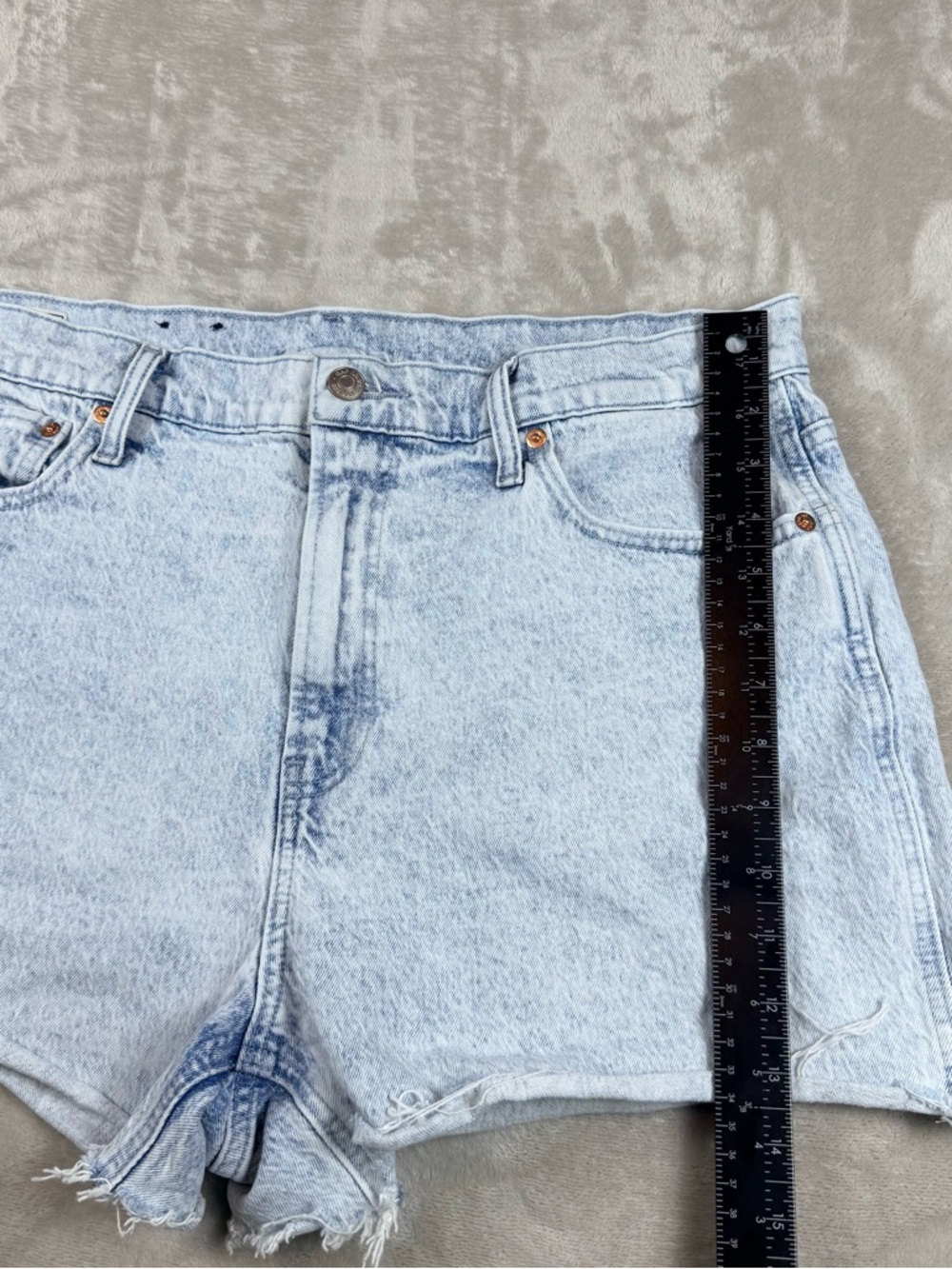 GAP High Rise Cheeky Denim Shorts 33 Light Wash Acid Wash 3” Inseam Raw Hem - Picture 5 of 7